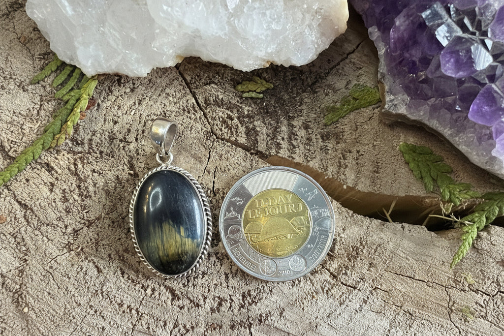 Pendentif oeil de faucon