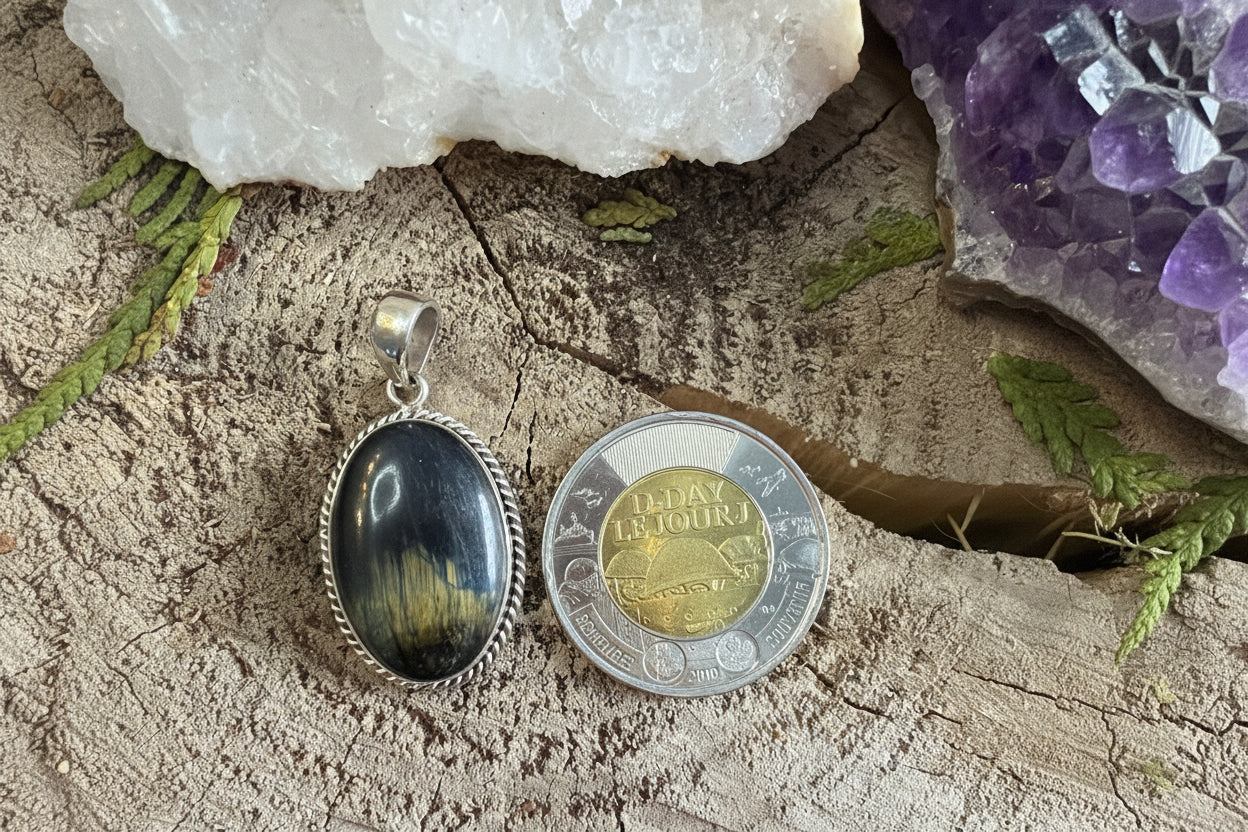 Pendentif oeil de faucon