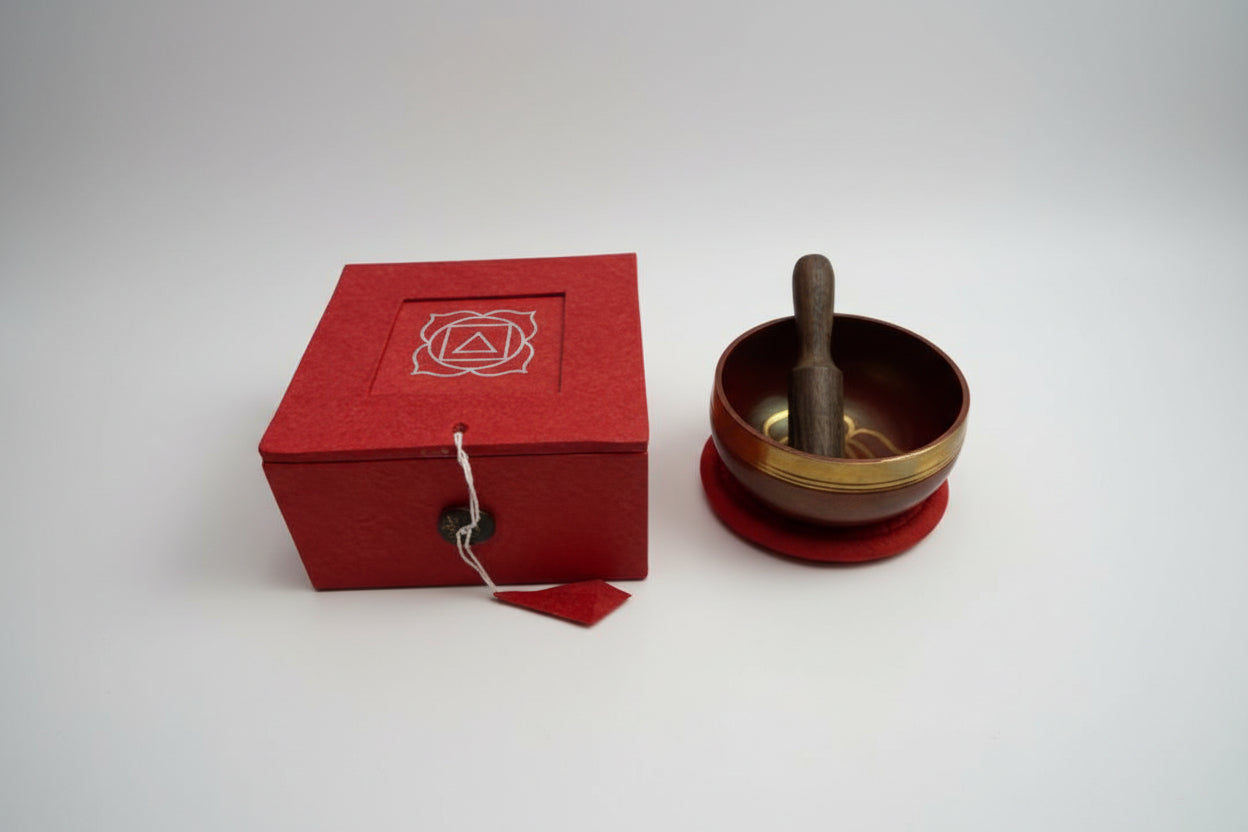 Bol Chantant du Chakra Racine (Muladhara) – Laiton Sculpté à la Main