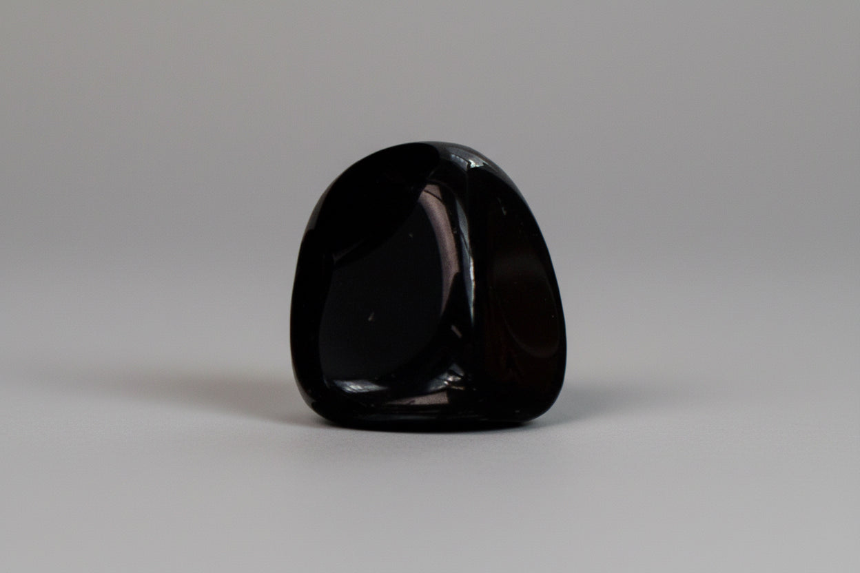 Pierres roulées en obsidienne noire 1 pierre