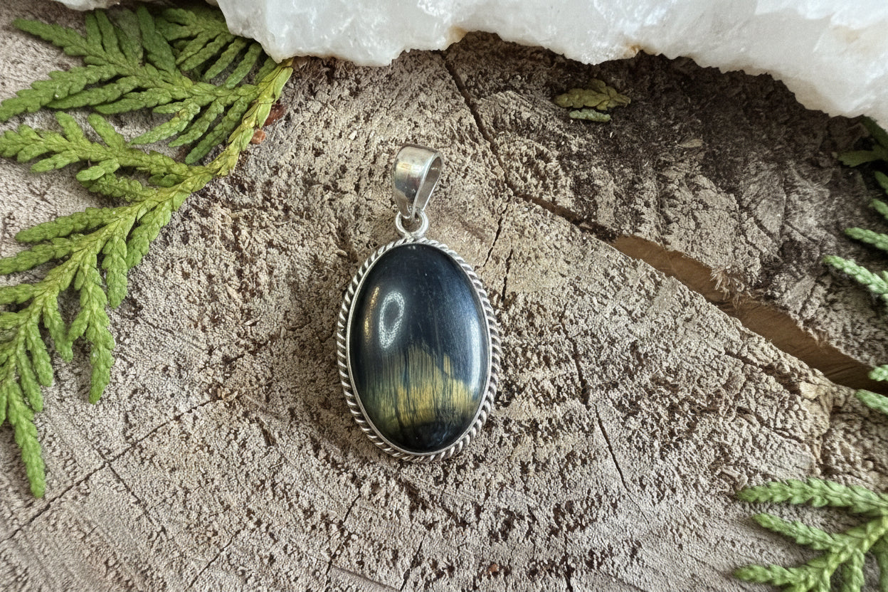 Pendentif oeil de faucon