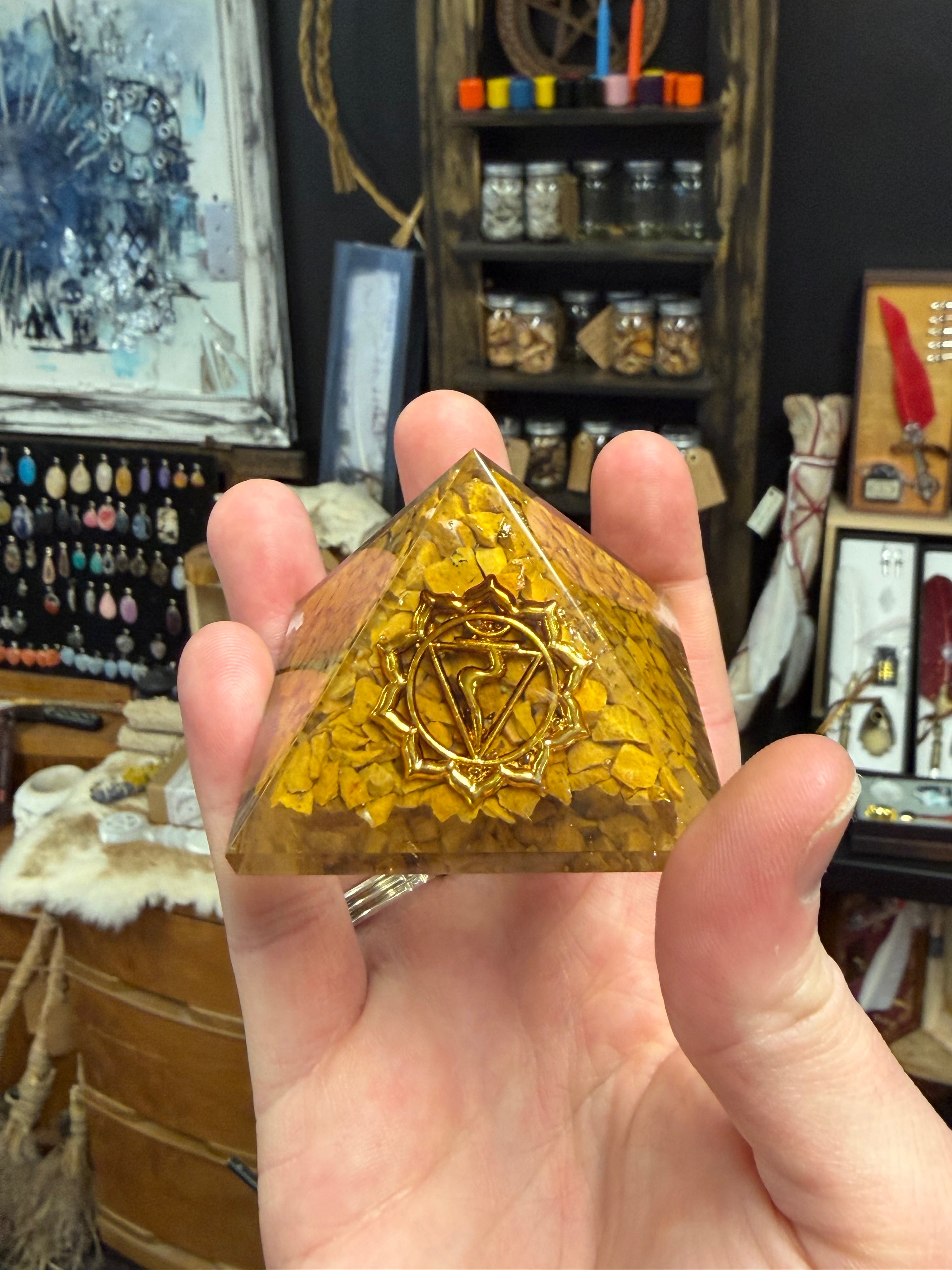 Pyramide orgonite Jaspe jaune