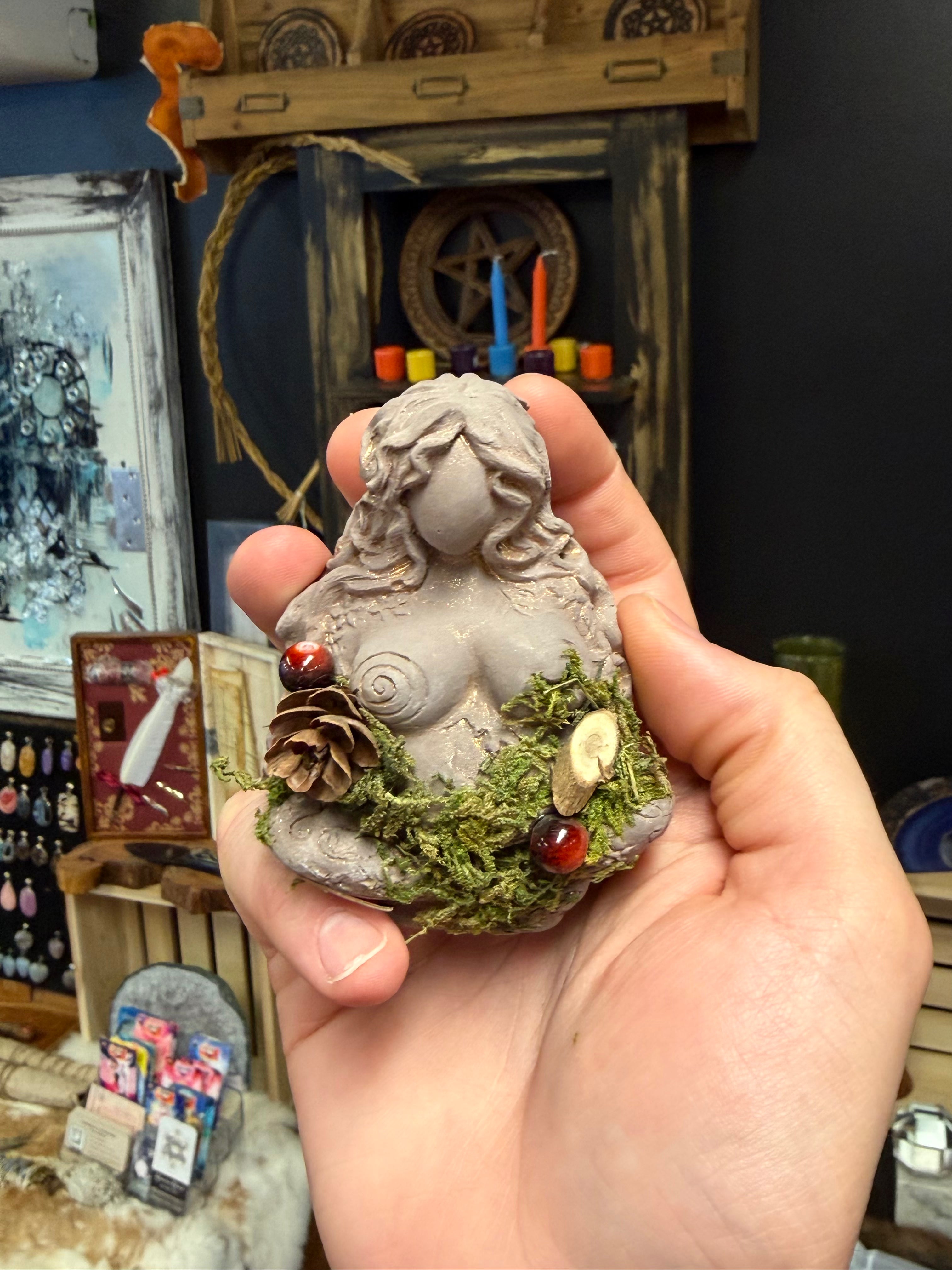 Figurine en gypse - Déesse de la Terre Mère - 3,5 pouces de haut.